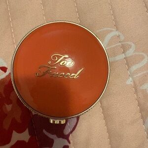 Too faced blush